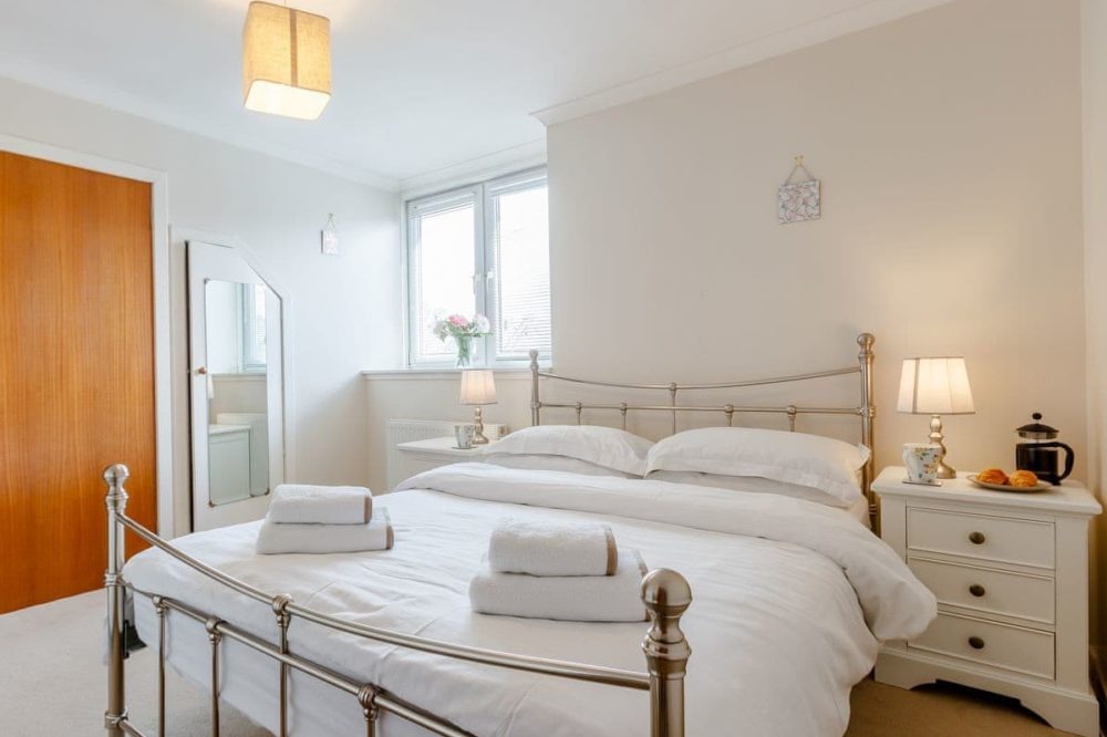 King size bedroom no1